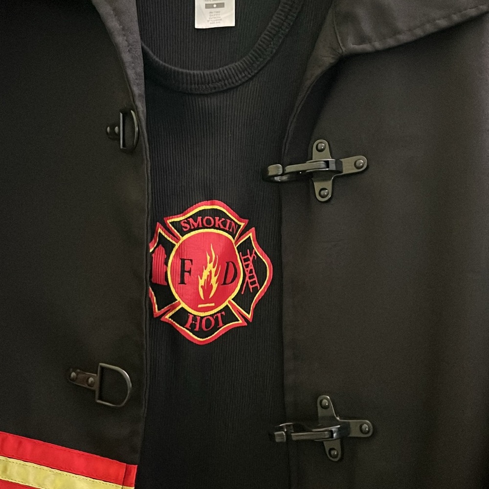 Worn only once, MEN’s Sexy 👨‍🚒 Fireman’s outfit size LARGE - Picture 2 of 10